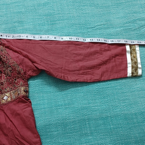 Maroon Embroidered Anarkali Style kurta - Picture 6 of 9